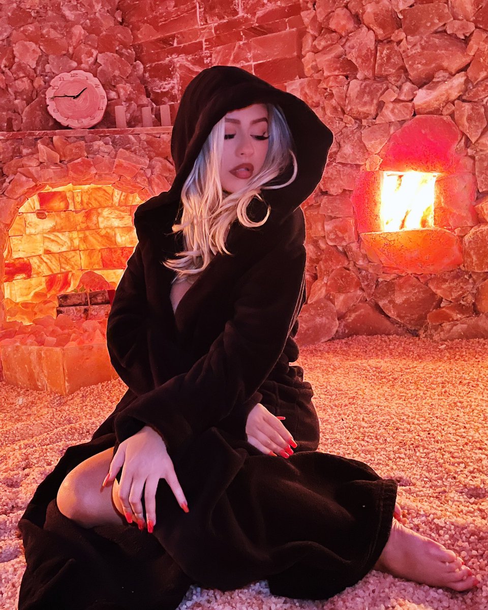 Christina Aguilera tweet media