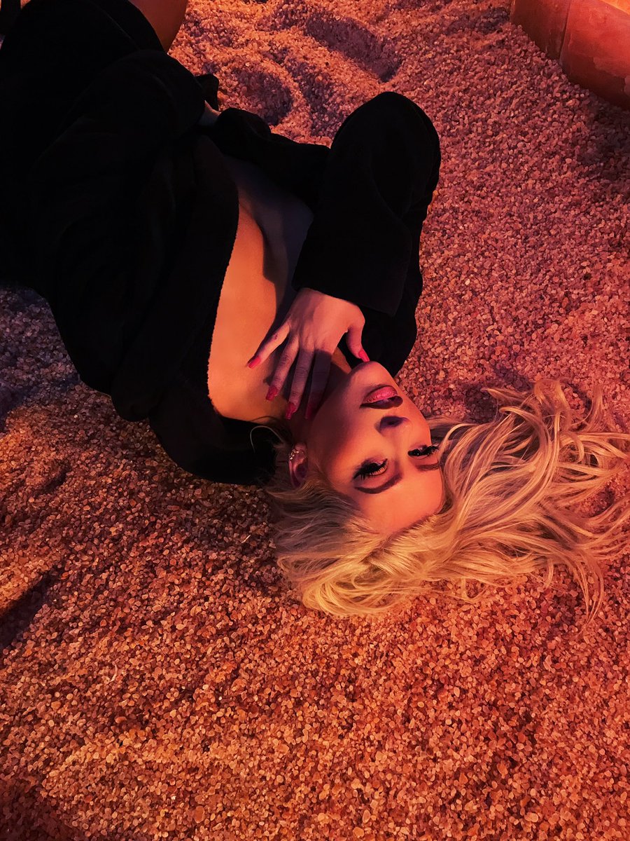 Christina Aguilera tweet media