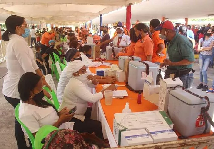 DiancaAstillero's tweet photo. #Enterste|| En el marco de la celebración de los 116 aniversario de DIANCA trabajadores y trabajadoras fueron beneficiados con jornada médica.🇻🇪⚓ https://t.co/zdV9nGueCZ
