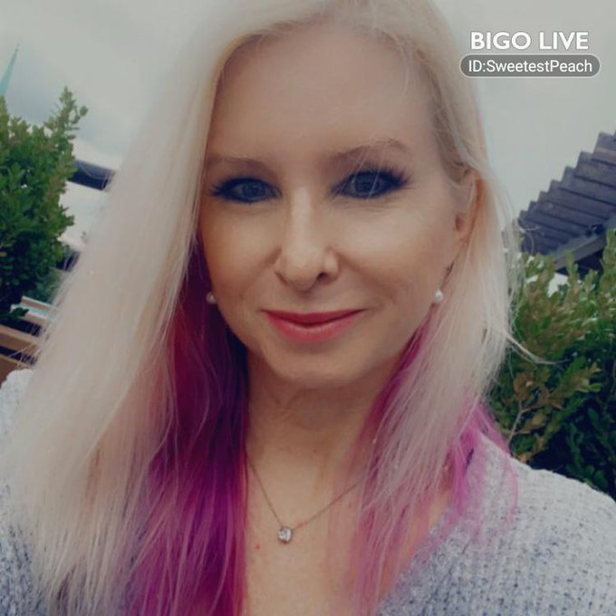 Come to chat in 🌚🦉Sweet🍑Peach's LIVE room and earn bonus! New users fill in my invitation code 471947716