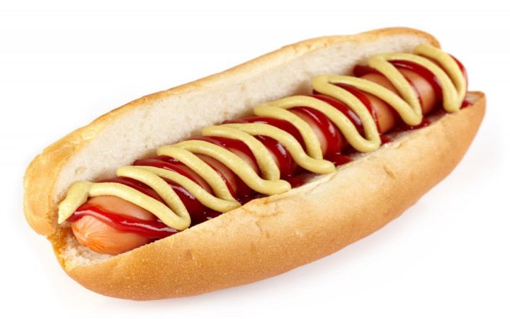 SpartanDiet's tweet photo. Eating one hot dog could shorten your life by 36 minutes — report https://t.co/Q9Orcnclb2 https://t.co/HA6VrLIeqH