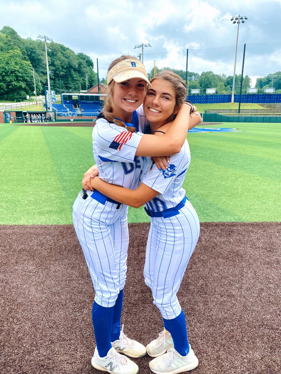 Game day at the prettiest field!!! Thank you for having us <a href="/MikeDavo17/">MIKE DAVENPORT</a> !! we enjoyed playing there so much and can’t wait to come back next year!!!! <a href="/UNGSoftball/">UNG Softball</a> @BulletsAshley