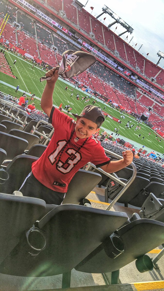 TheSamerAli's tweet photo. His first #Bucs game! @Buccaneers can we get a RT?! https://t.co/E4AErxnZnT