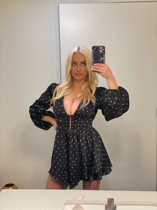 It was a cute dress I guess 🙃 https://t.co/FJ01AMUm0u