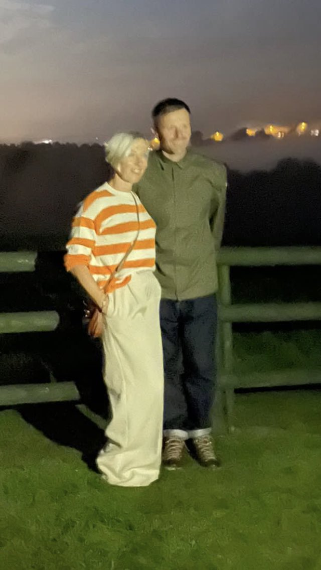 chris_potts's tweet image. 25years 💍 easy ☀️