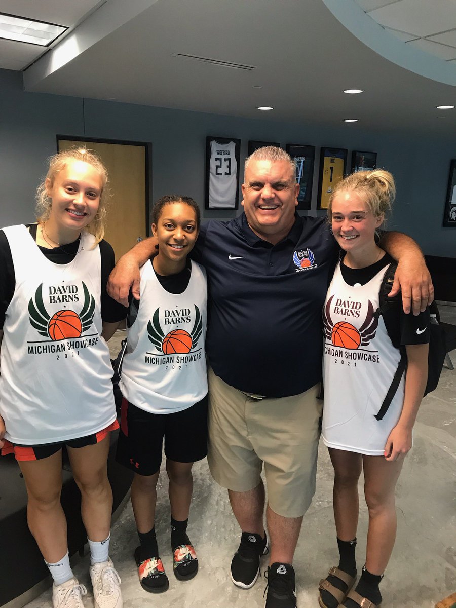 Thank you to <a href="/Strongbball/">John Strong</a> for having me at the David Barnes Showcase! I had a great time and will be back next year! @LCNGBB_CRU <a href="/tooz2222/">Coach Matuza</a> <a href="/deckerc2/">Chris Decker</a> <a href="/PGHMichigan/">Prep Girls Hoops Michigan</a> <a href="/CoachLemm31/">Steve Lemm</a> <a href="/Shuwbk1/">Siena Heights WBK</a> @JoshLeesOCC <a href="/CoachdCarden/">Doreen Carden</a> <a href="/HankampScott/">Scott Hankamp</a> <a href="/OaklandFldhse/">Oakland Fieldhouse</a> <a href="/alleyesonuhoops/">Steve Schwanda</a>