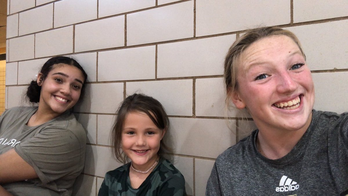 Me and @issa_addy_ with our favorite mini Lady Raider!!!🤍 <a href="/ROHOVolleyball/">RiderVolleyball</a>