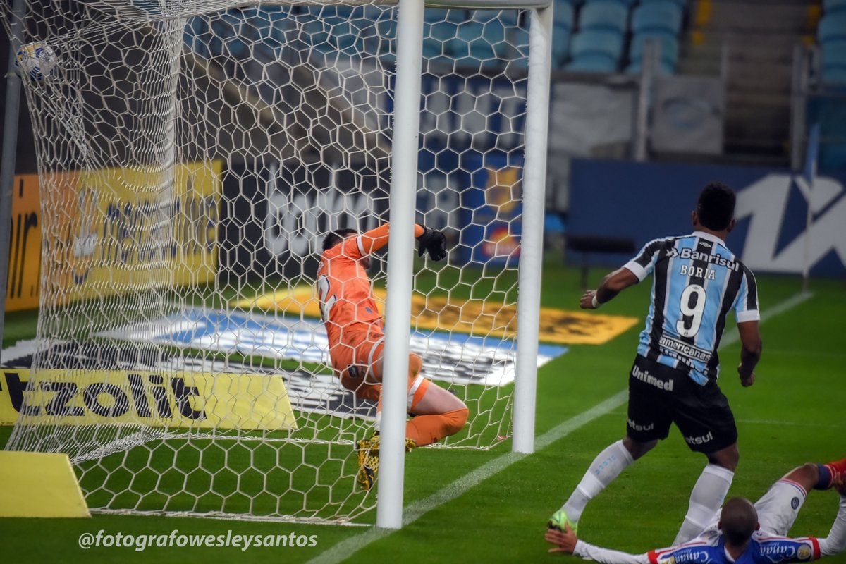 wesleysantosws's tweet photo. Gol de Borja em 4 imagens.
#Gremio
#Bahia
#PressDigital https://t.co/8rJeMjG9UD