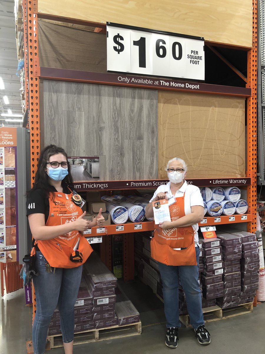 thdrylee1's tweet photo. GREAT JOB YAZMIN!! She is always making sure all the associates feel appreciated through out the store being the VOA captain while maintaining a #1 d25 in the district QTD. We appreciate you! #wearethebar #d287 #greatjob @DHRM_mjackson @dayvern600 @yazmincc20 https://t.co/Il9S2rMasI