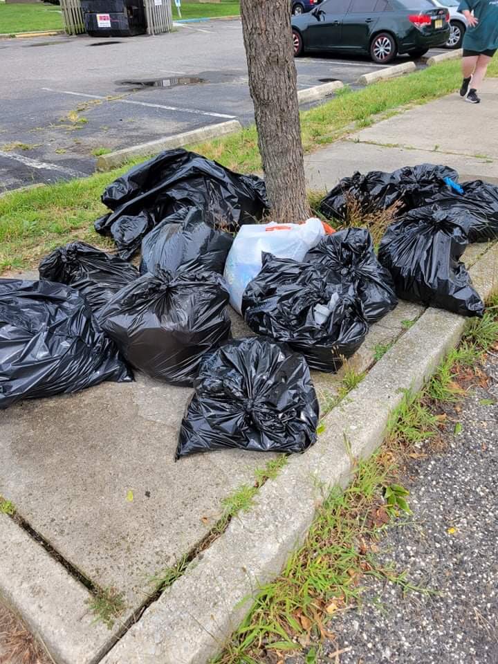 AmericanCleanup's tweet photo. Thank you 🙏 to everyone who came to #AtlanticCityCleanup today! We love &amp; appreciate you all! It was a great day of community &amp; connecting with people whose voices matter most - WE THE PEOPLE! 🇺🇸

#NotBlackNotWhiteAmerican #AmericansHelpingAmericans #BeingTheChangeWeWantToSee https://t.co/ypm2Gb0cLG