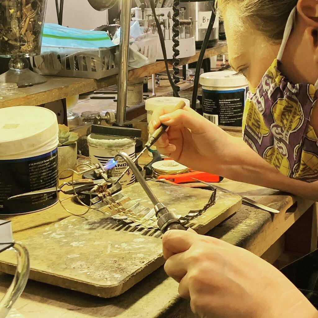 Always inspiring to see student’s experiment! 😯💕#jewelrymaking #jewelryschool #soldering #nyc #eastvillage #experiment