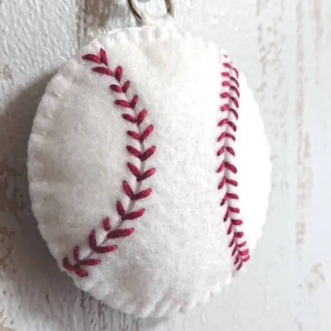 Ricorico 広報部 野球好き にはこれ ボールマスコット お名前も入ります 部活動も応援してます 野球部 野球部マネージャー 勝守り お守り 野球好きの人と繋がりたい 野球キッズ ｱﾄﾘｴ Ricorico Minne T Co It92qxskgz T Co