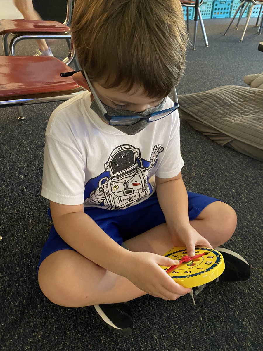 kayleyheeter's tweet photo. We loved exploring our second grade math tools such as base ten blocks, unifix cubes, analog clocks, part-part-whole mats, 3D shapes, and more! @RidgewoodES https://t.co/avAyK4Fn0b