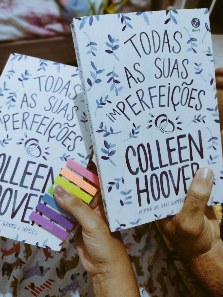 eu e meu namorado começamos o tão aclamado livro da CoHo 🤍