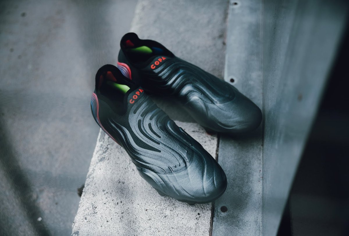 Introducing the Predator+ and Copa+ from the new “Escape Light” pack

Now available in store and online from #soccerx

🔗: soccerx.com/Footwear/adida…

#adidas #predator #copa #escapelight