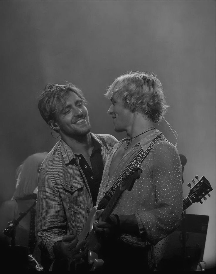 ooctxmorat's tweet image. .༗ best morat + the driver era stan .༗
#KCAMexico #Morat