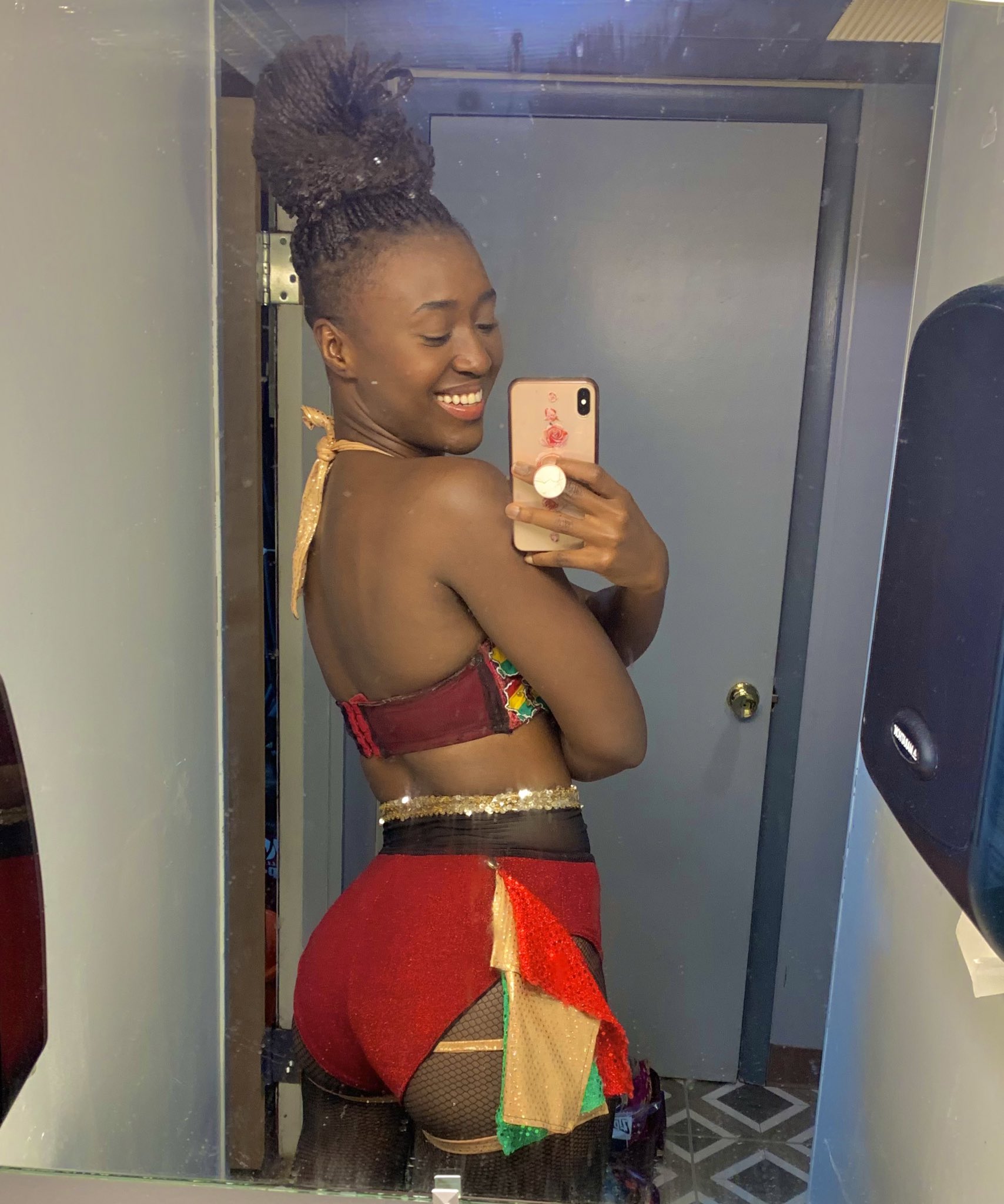 Queen Aminata クィーンアミナタ on X: 🍑 I keep it juicy juicy… but you cant have  it for lunch. Maybe for dinner if you subscribe to my Patreon 👉🏾  t.coivp65dvt5g - firstmatchback africanwomanwrestler 