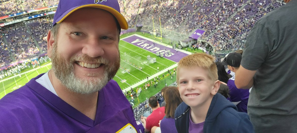 zoobey's tweet photo. @athielen19 we loved seeing you lead the prayer circle pregame, brother. Here's to a great year! https://t.co/IUFNqEVC99