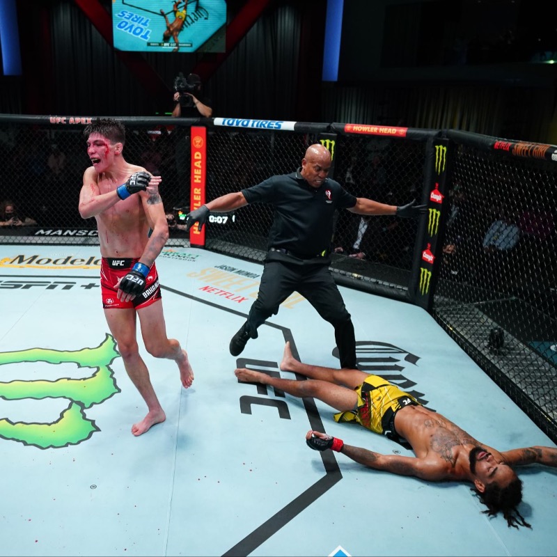UFCNews's tweet photo. Ignacio Bahamondes earns the 10th wheel kick knockout in UFC history. #UFCVegas34