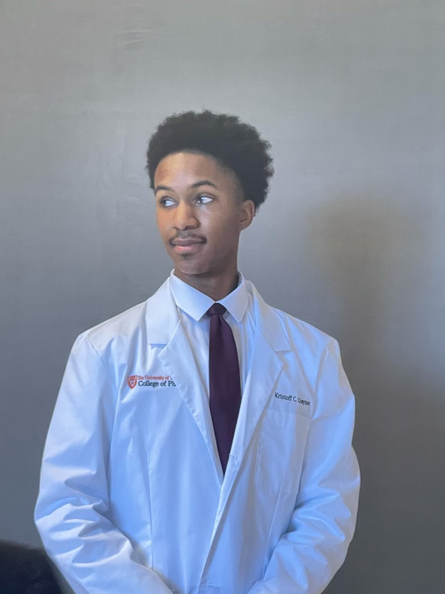 KristoffCrayton's tweet photo. White Coat Ceremony down! None of this would be possible without the continuous support from friends and family. Dr. Crayton will be here soon
#PharmDloading https://t.co/iT78vgVhgM