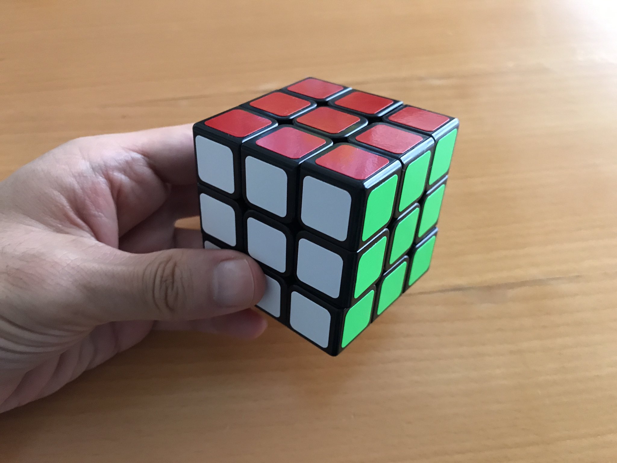 マジシャンローズ 1 2京都都ホテル新春イリュージョン 今更ながらルービックキューブ6面揃えられるようになりました 遅っ 昔のブームを知ってる世代としては 今でも売ってることに驚き こんなん今の子遊ばんやろ マジック用途の売上が10 ぐらい占め