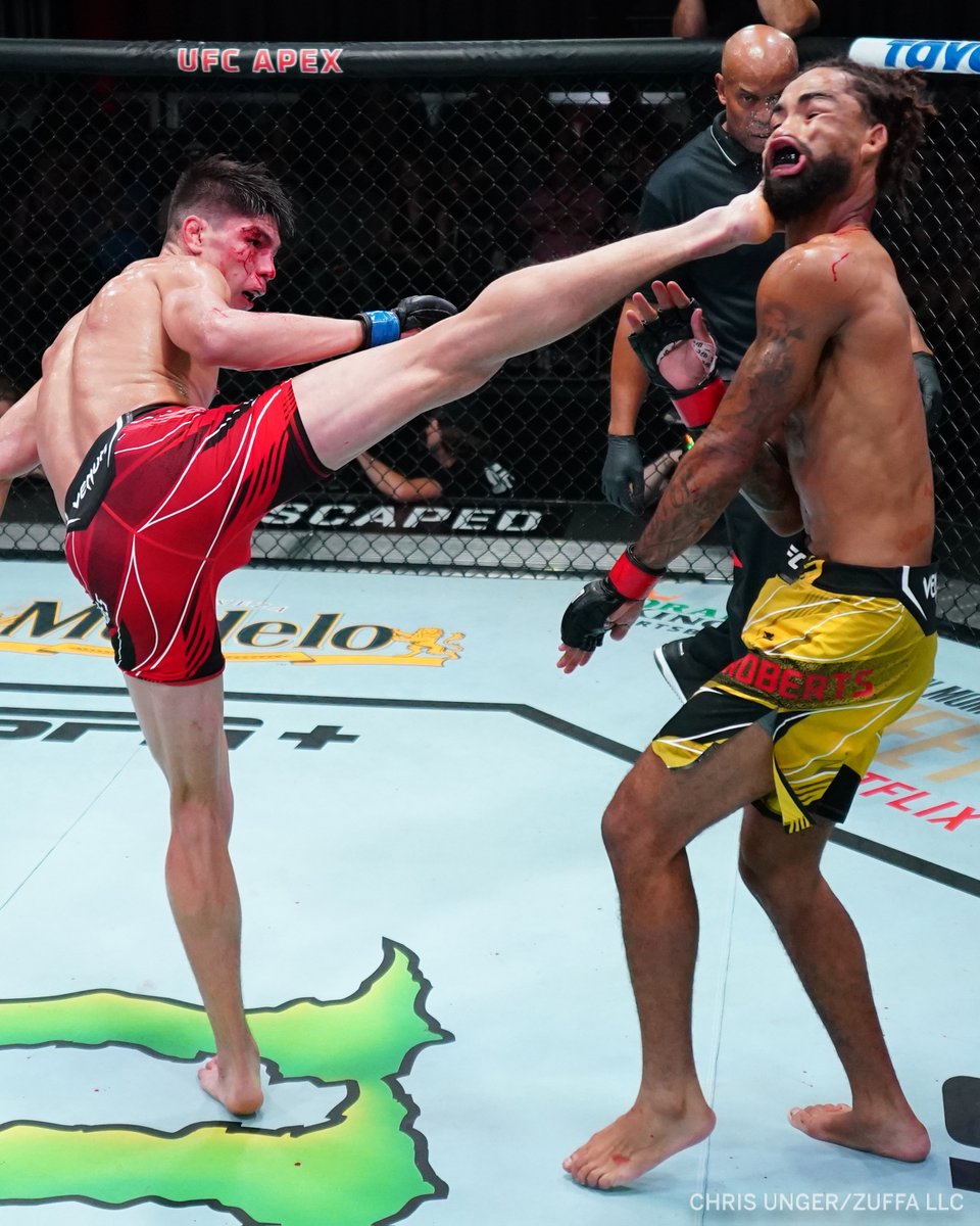 espnmma's tweet image. 🦶😵 #UFCVegas34