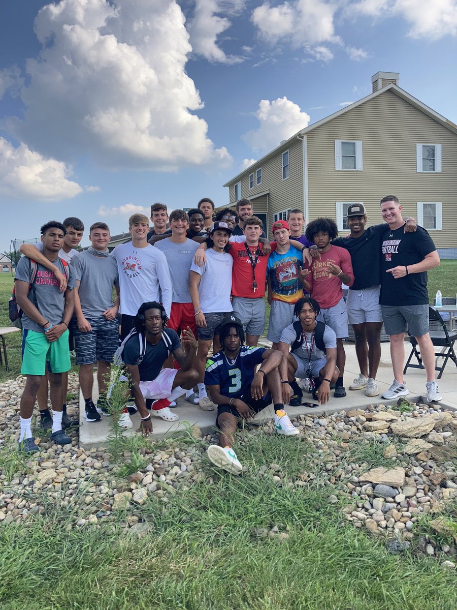 LaneKnost's tweet photo. Love my guys!!! Love this game!!! Love this TEAM!!!🏈🔴⚫️@MuskingumFB https://t.co/WGV7L6Wp1l