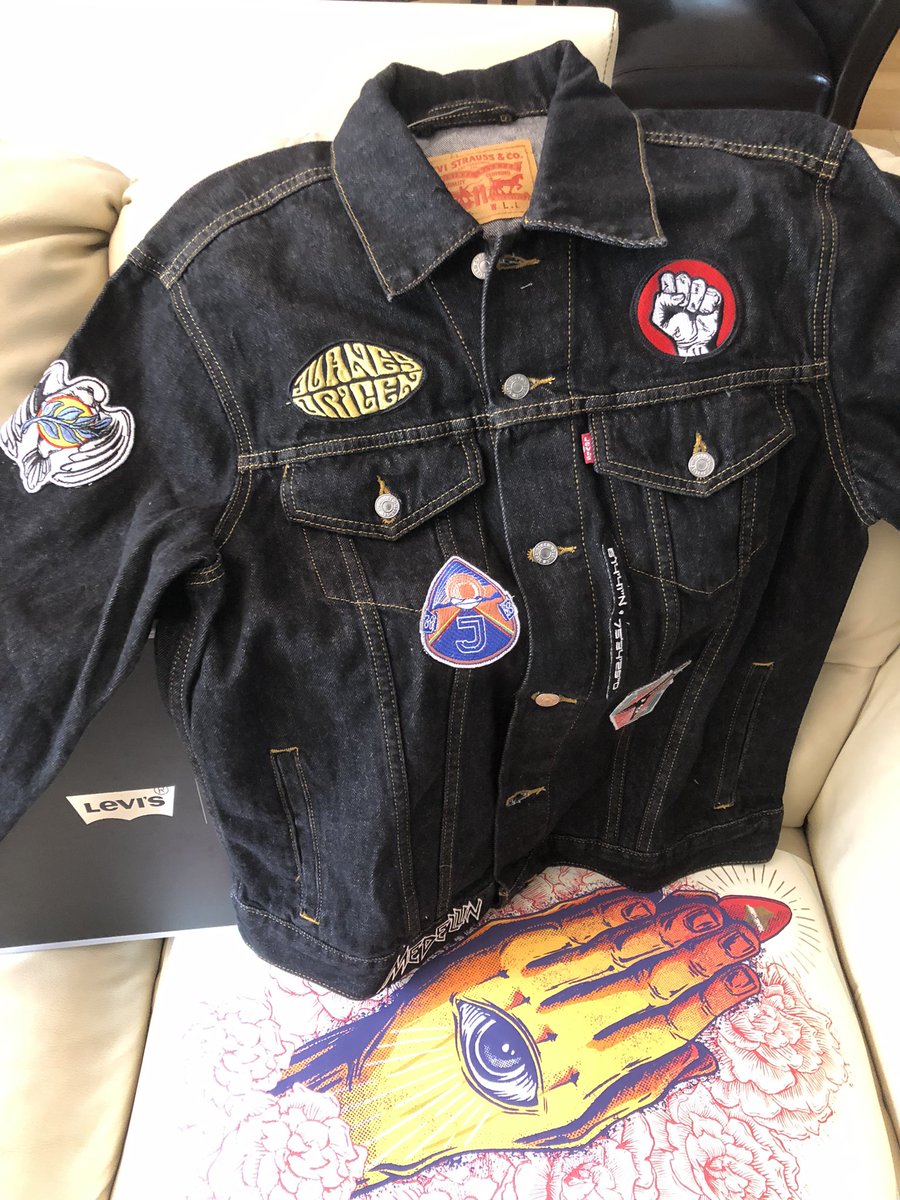 benjaminsalcedo's tweet photo. Muy feliz con esta Trucker Jacket de @levismx así como con la charla con @juanes, siempre un gusto platicar contigo. Edición de colección de una gran colaboración. #juanes #levismx #rollingstonemexico https://t.co/lcpYMqpNiN