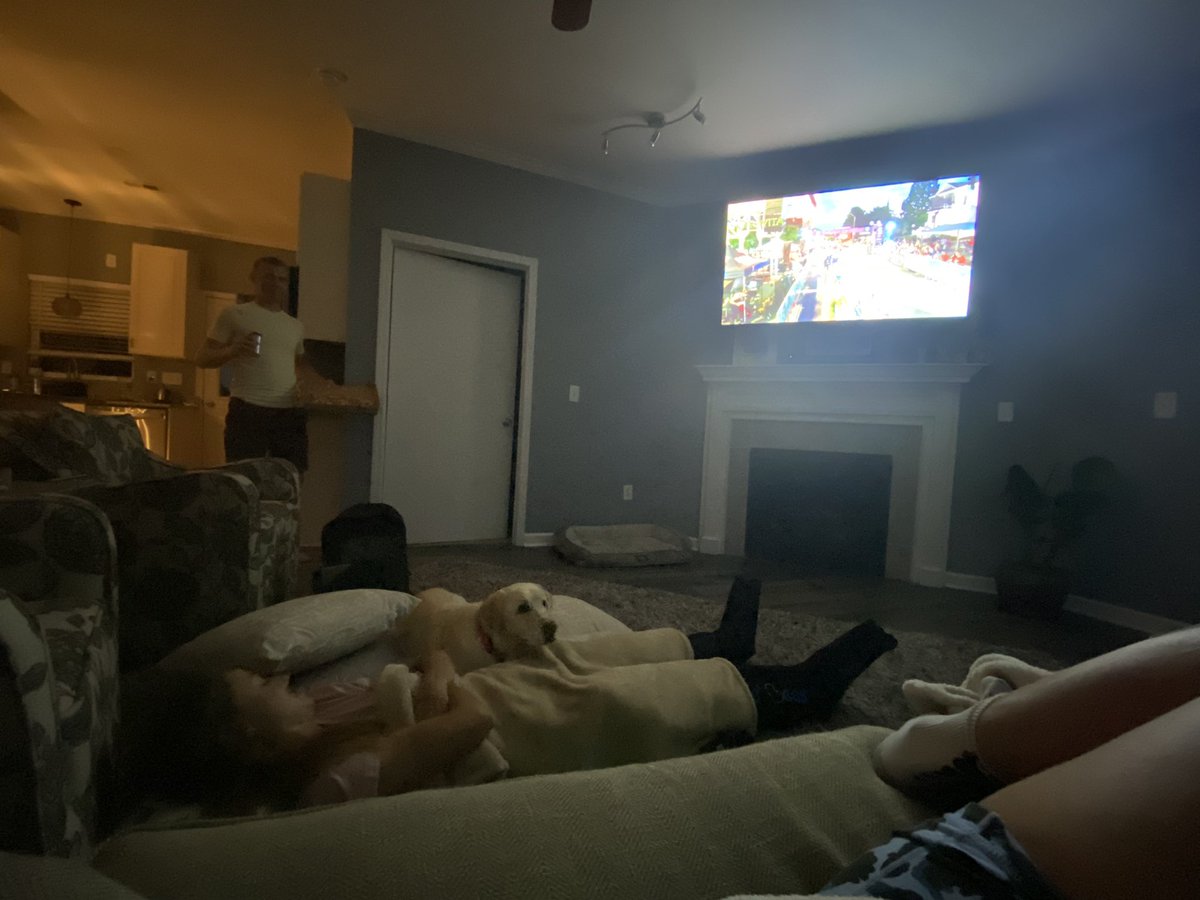 Hi <a href="/FakieFrankie/">Frankie ANDREU</a> ! Ben’s got pizza and a beer, Marji Bemis and biscuit are icing legs.  Thanks for being our post BWR entertainment!