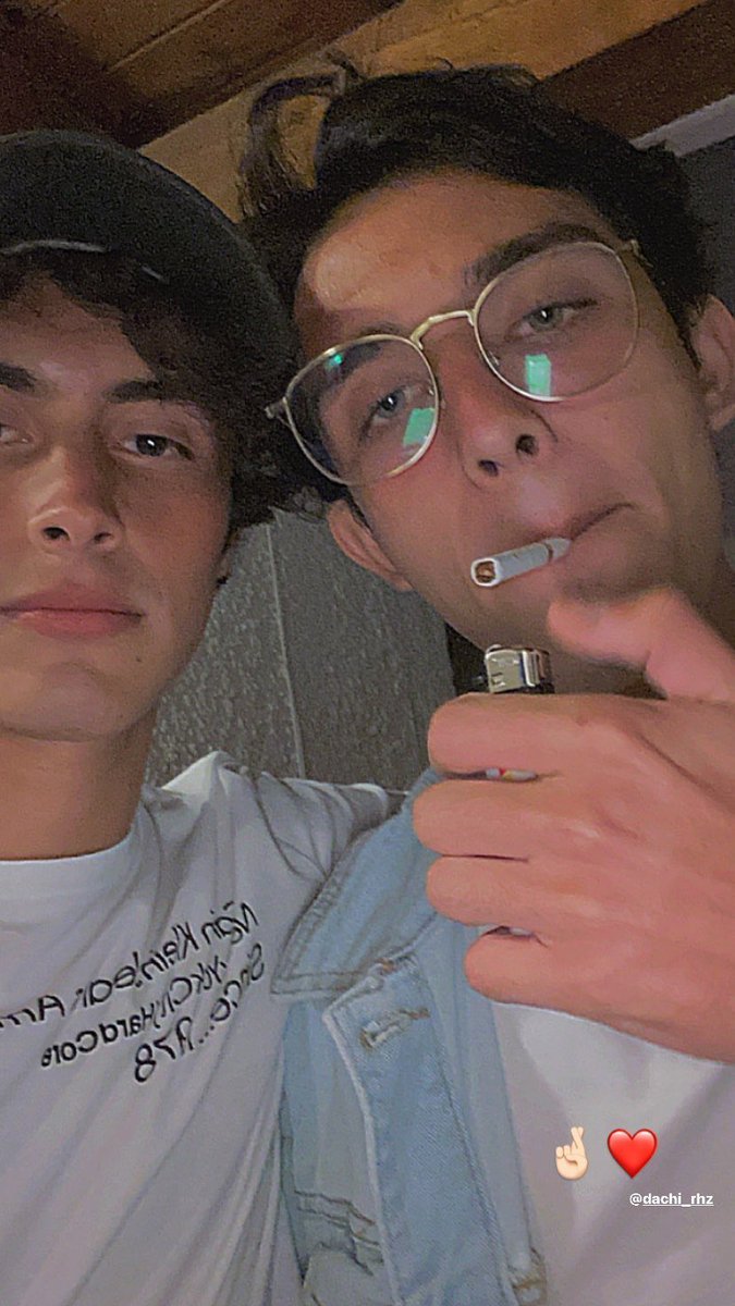 Que bonita niña me encontré <a href="/DachiRhz/">Dachi</a>