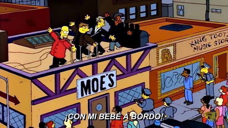 tia_jimena's tweet photo. En la azotea del edificio de junto hay una banda tocando música norteña para una audiencia de 8 personas que intenta hacer gritos de mariachi. El concierto acaba de empezar. Imaginen algo así pero con vecinos confundidos viendo por las ventanas. Ahora cantan “La Chona” 😭 https://t.co/1VKq08VPq0