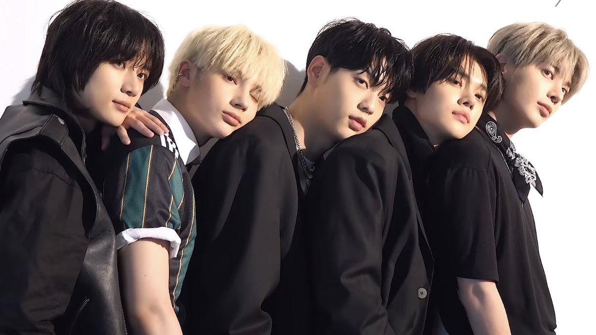 AchmadOktalitha's tweet image. I don't know what to say here, but for sure I just want to say that I love you MOA and TXT of course. I'll be honest, I'm actually quite new here. But I feel like I've been through a lot of precious moments with them, with this fandom. 

#MoaBirthdayBash 
#memorieswithTXT