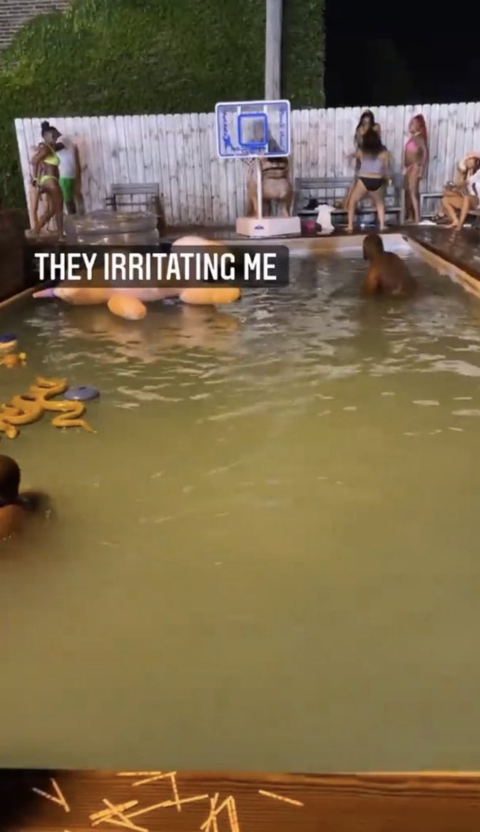 grandwizardcn's tweet photo. The badussy water lookin like it’s straight outta shrek swamp https://t.co/eots4iG1tX