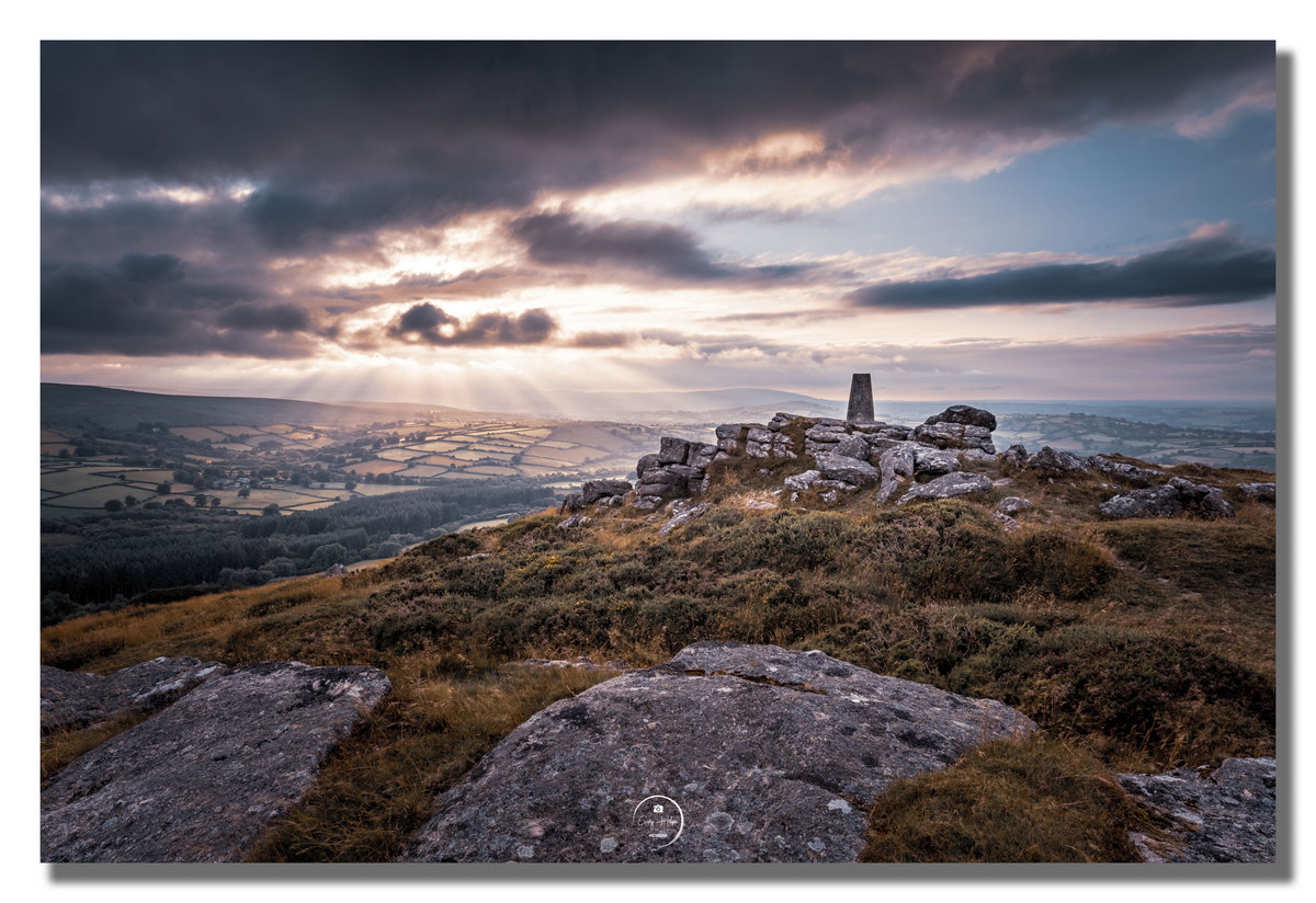 Morning! I would LOVE to hear which was your favourite photo last week.... 
If you enjoy my work, please show your support with a RT!

1. Countisbury Hill sunset
2. Sunset over Ilfracombe
3. Storm clouds at the reservoir
4. Easdon Tor sunset
#Devon #SundayFunday #LazySunday