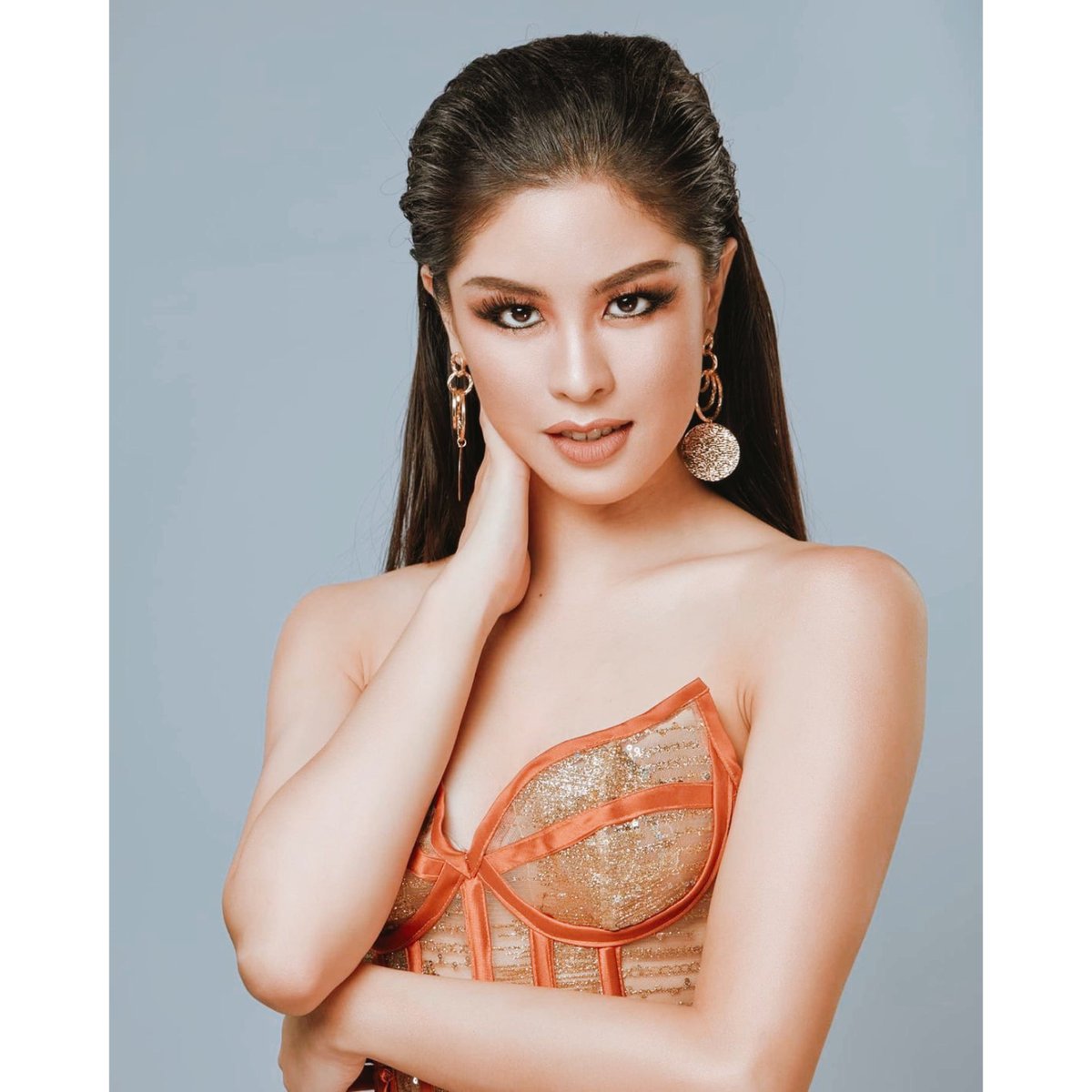 Congrats on making it to the Top 50 <a href="/KissesDelavin/">Kisses Delavin</a>! I had an epiphany btw.

Sabi mo nga this is a "job" that you're willing to commit &amp; wholeheartedly give yourself to. A humble queen who serves, who inspires, who walks the talk. 

#MissUniversePhilippines2021 
KISSES 50MUch LOVE