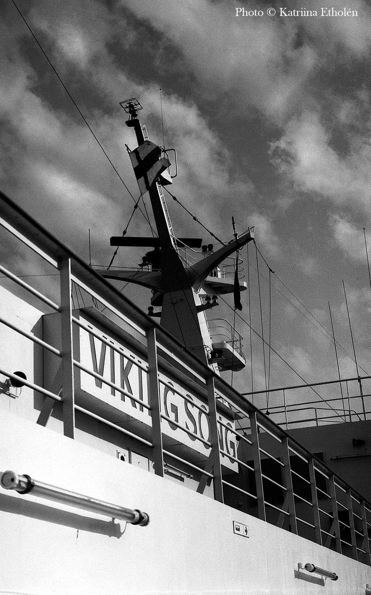 22 Aug. 1984, approaching Helsinki. End of the journey. I will start one day a series of photo essays of my only interrail journey. Three weeks in Europe, not really anything to carry, no plans, on my own. Are you interested in that?
#blackandwhitephotography, #ship https://t.co/j1Zgt7xoGO