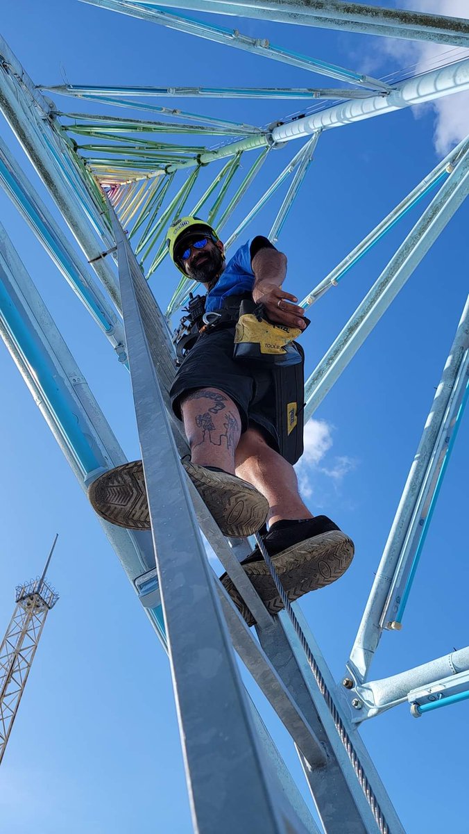 Midway_Mayhem's tweet photo. 📸: https://t.co/q3wHFItqQk
If you're afraid of heights,this video will give you sweaty palms and an elevated heart rate! On top of all this climbing, Dan "Rides the Bull" as the Slingshot is launched while he's at the top of the ride towers!
#magicalmidway #orlandoslingshot https://t.co/UkXc9BvOep