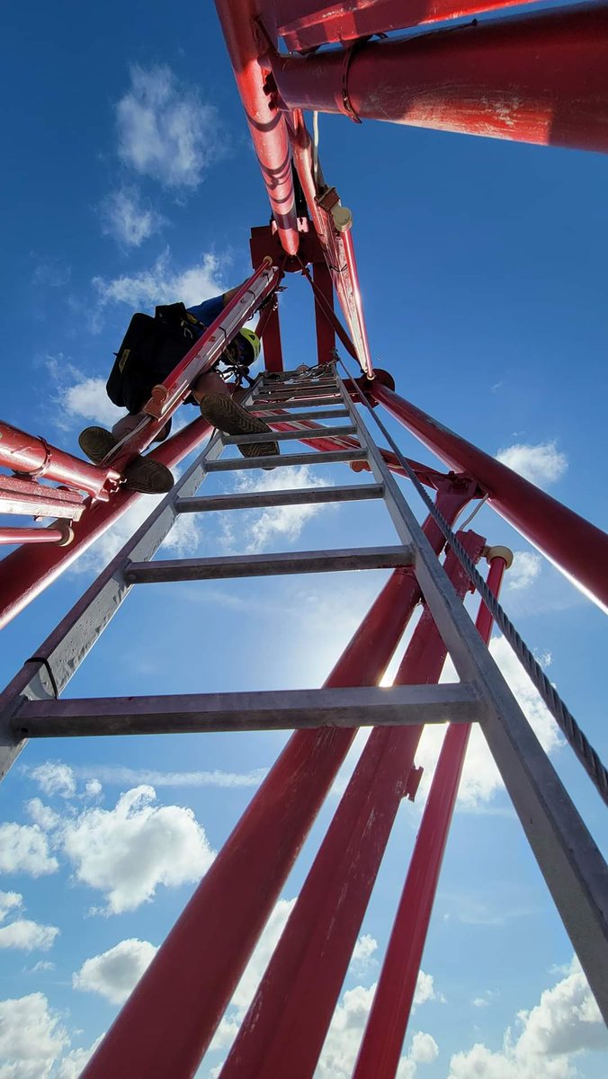 Midway_Mayhem's tweet photo. 📸: https://t.co/q3wHFItqQk
If you're afraid of heights,this video will give you sweaty palms and an elevated heart rate! On top of all this climbing, Dan "Rides the Bull" as the Slingshot is launched while he's at the top of the ride towers!
#magicalmidway #orlandoslingshot https://t.co/UkXc9BvOep