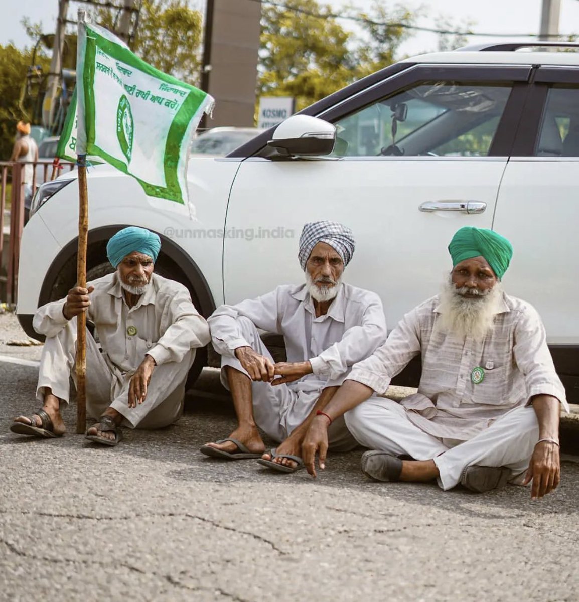 itsBrarBaby's tweet photo. #FarmersProtest is still going on.

Continue to raise awareness all over the world.

 #WhyModiAvoidsMSP https://t.co/AS3Z5Yp5hM