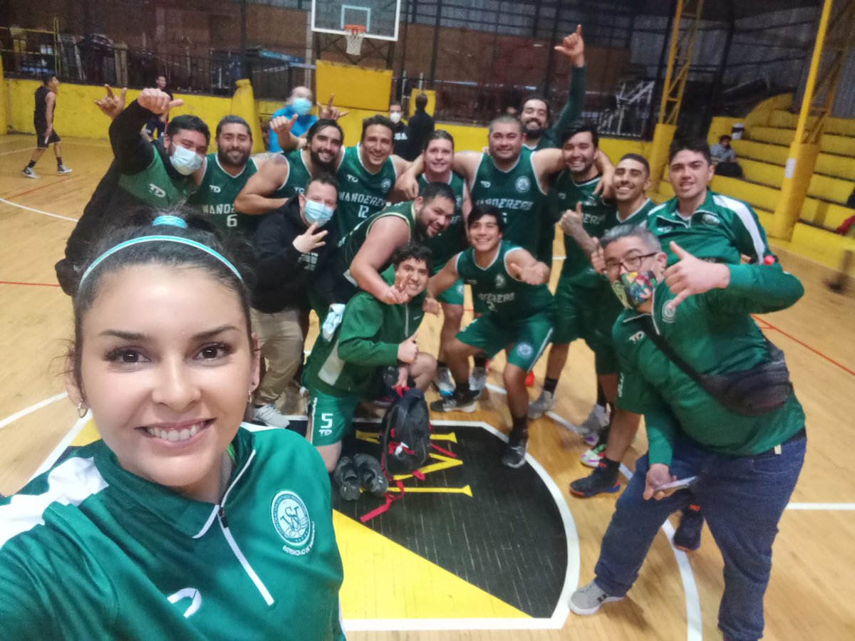 CorporacionSW's tweet photo. ¡CON MIRAS A LA LIGA! Nuestra rama de básquetbol tuvo un encuentro de preparación este sábado enfrentando al Club Deportivo Villa Moderna. El resultado final fue un triunfo 71-53, que ilusiona mirando el futuro.
#ElClubEsNuestro #WanderersEsSuGente #CSW129 #CorporacionWanderers https://t.co/nw5jfVoByt