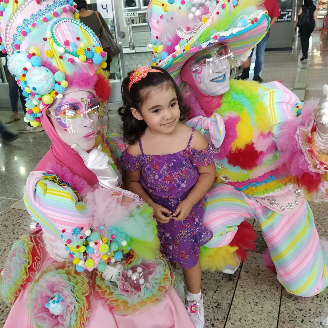 cclagranja's tweet photo. Una tarde feliz vivimos hoy junto a grandes y chicos, quienes disfrutaron de la mágica presencia de #CandyFantasy del @grupomegatronic en nuestros espacios 🍧🍭🍬
Te esperamos mañana nuevamente con más de la experiencia #CandyFantasy a partir de las 4 pm 😷🧡 https://t.co/CKBOljqMaf