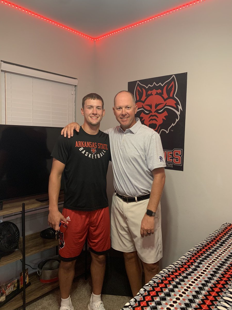 Got <a href="/afelts10/">Avery Felts</a> moved into his new place! Season will be here before you know it! 🔴🐺🏀