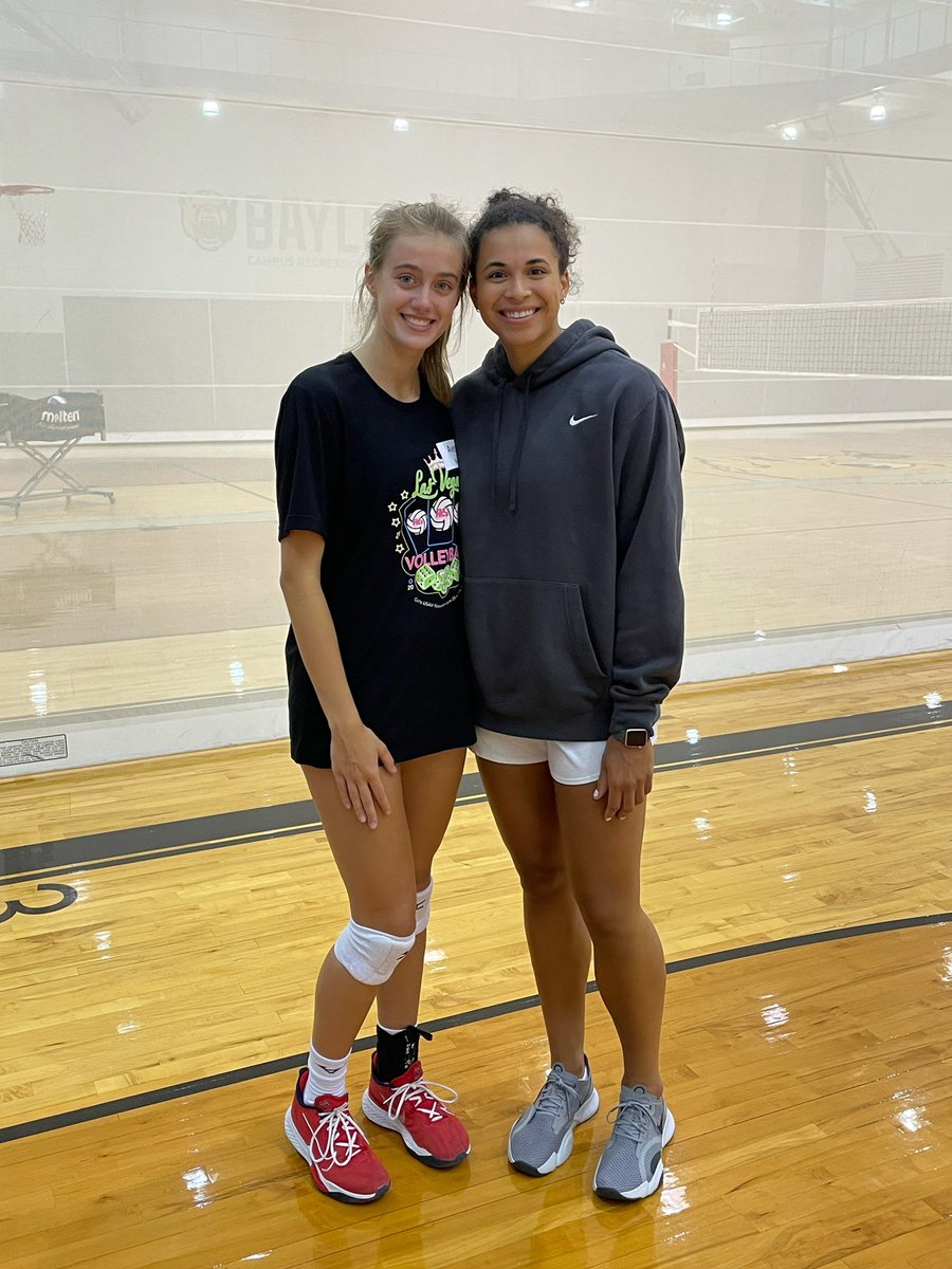 Was looking through my camera roll and found this super cool memory from this summer! <a href="/yossiana22/">Yossi Coughlin</a> <a href="/averyskinnerr/">Avery Skinner</a> <a href="/BaylorVBall/">Baylor Volleyball</a>