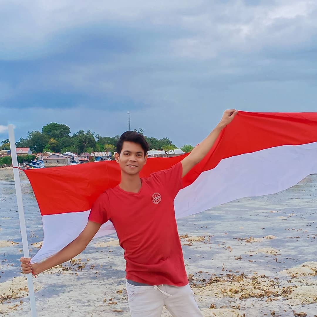 xmuhajirx's tweet photo. "Jangan pernah bermimpi untuk merdeka ketika kita sendiri malas untuk mengejarnya." 

#marqueesa #CLK17 #cintalaurakiehl #kiehlers #IndependenceDay2021 #hutindonesia76 #independencedayindonesia https://t.co/z6TYgSuV8Y