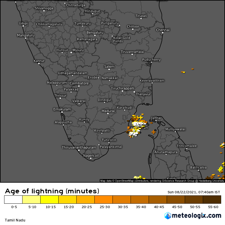 ChennaiRains's tweet photo. Some very intense #Thunderstorms just off the coast near #Rameswaram. #Groundstrikes in excess of 100kA over the sea.  Good #Rains likely along that stretch of Coastal #TamilNadu due to wind convergence. #COMK #TamilNaduRains https://t.co/eSjroKlNnC