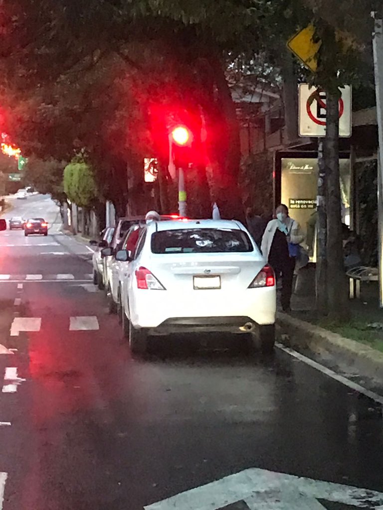 pacto67's tweet photo. @AdrianRubalcava @AlcCuajimalpa @vecinosunidossf favor pueden quitar esta base de taxis ilegal , todas las tardes se ponen en el mismo lugar Vasco de Quiroga 3735 https://t.co/AKH8WThjvQ