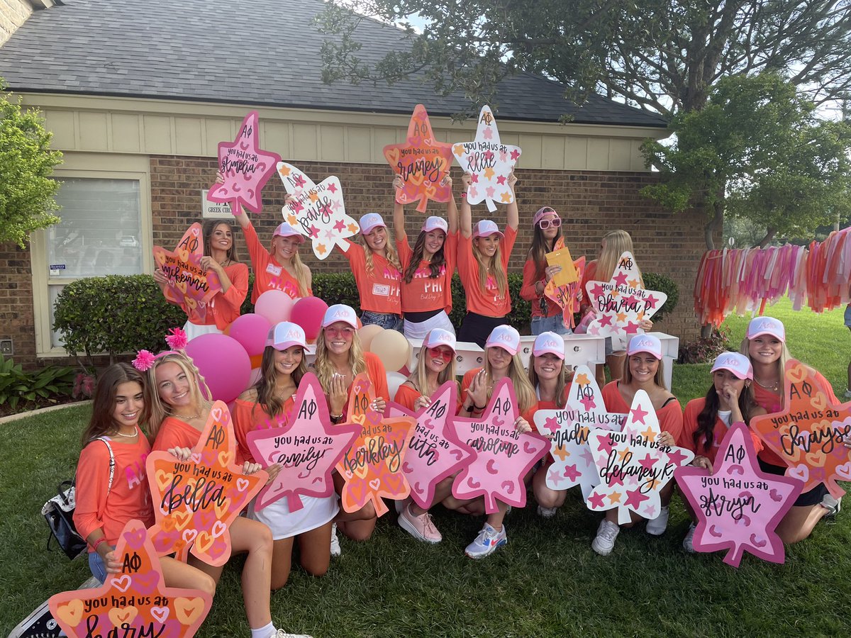 Melissa1Higgins's tweet photo. She found her home!  😍#texastechalphaphi https://t.co/CKHgZd0h5F