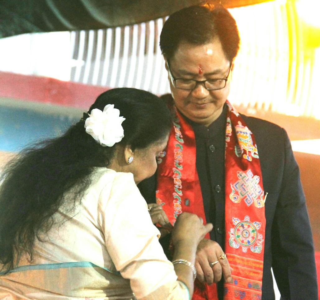रक्षाबंधन के त्यौहार कि सभी भारतीय बहनो-भाईयो को तह दिल से हार्दिक शुभकामनाए।