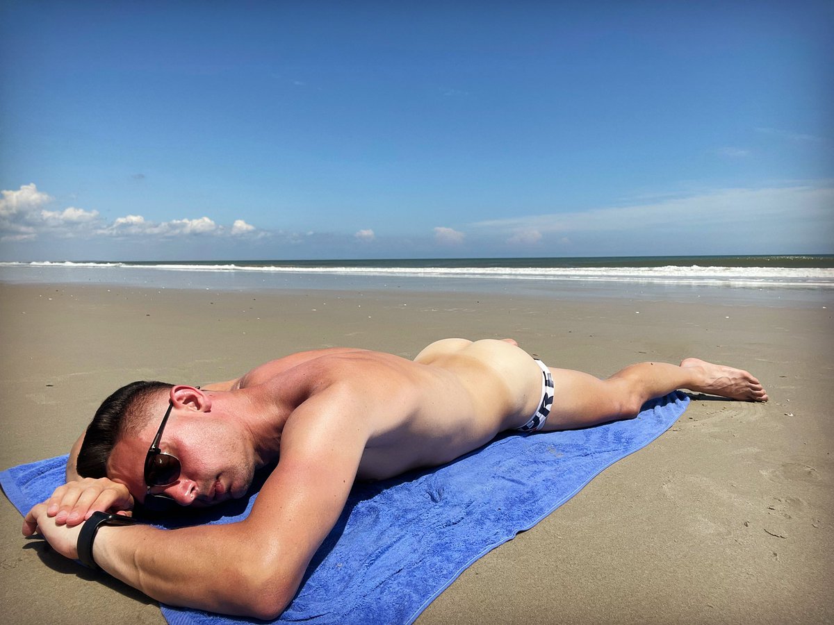 Not used to tan lines 🥴🥵