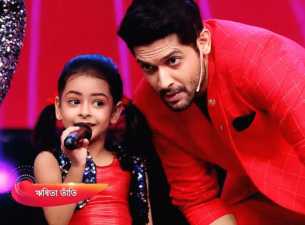 adhora_fariya's tweet photo. Oshadharun episode 😍😍...@VikramChatterje you are so Cuteee ❤️❤️..Keep Shining Always Hero !
#dbdhostvikram #dbdseason11withvikram
#dbdbestanchorvikram #wantmorevikram @VikramChatterje ❤️❤️❤️❤️@ZeeBanglaTv https://t.co/JRW3sDlIK4